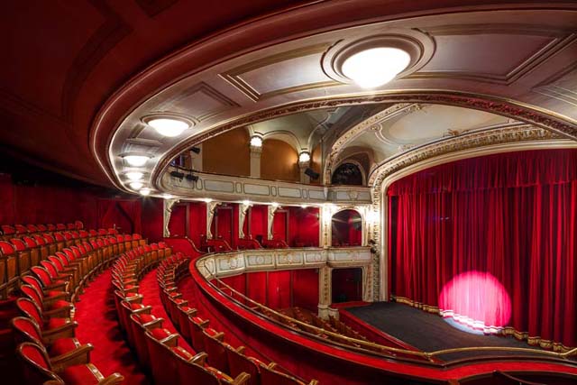 Bakıda Mütləq Getməli Olduğunuz - 10 TEATR