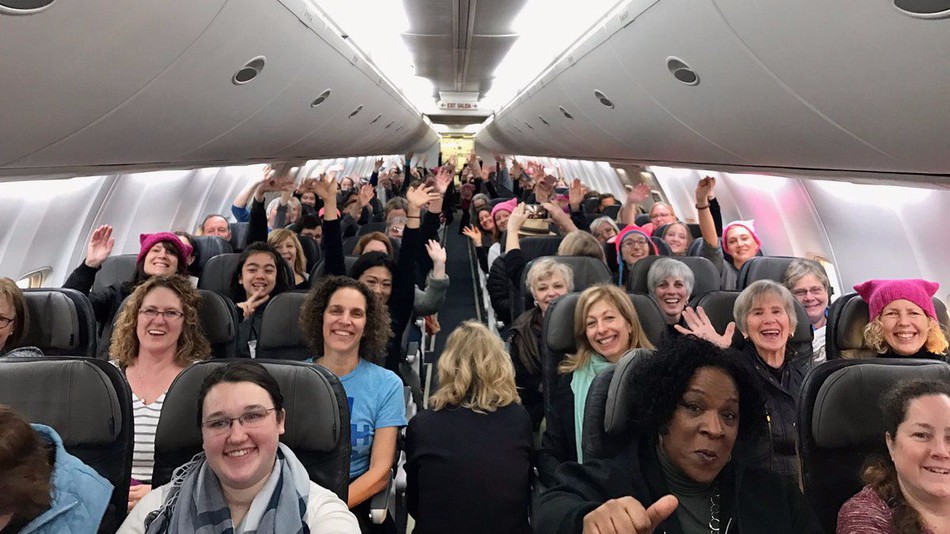 Bu dəfə təyyarəyə ancaq qadınları buraxdılar