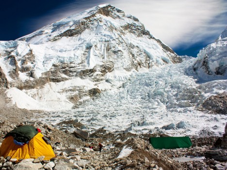 Şəkər xəstəliyindən əziyyət çəkən dünyanın ən hündür dağ zirvələrini fəth edib