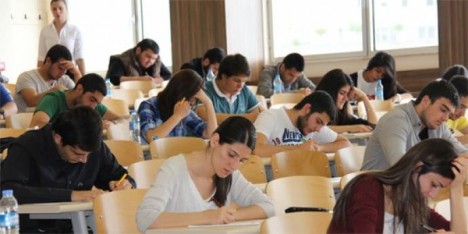 Üç mindən çox tələbə universiteti dəyişmək üçün qeydiyyatdan keçib