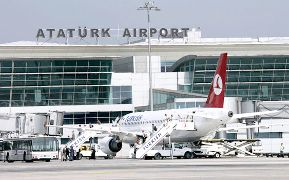 Atatürk Hava Limanında tavan çökdü 