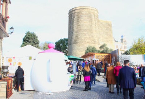 "Sweet November" Bakı yemək festivalı başlayıb – FOTO