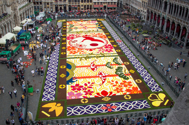 6000 güldən ibarət xalça - İNANILMAZ GÖZƏLLİK