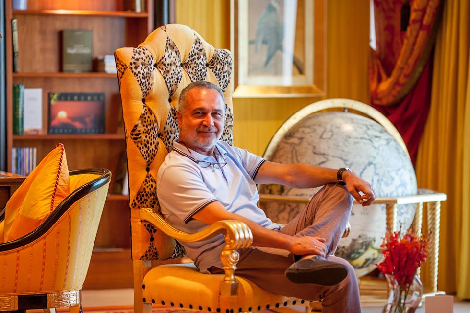 Azər Qəribdən restoran rəhbərinə: "Ad günümü haram etdin"