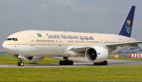 Sərnişin təyyarəsi şassisiz eniş etdi