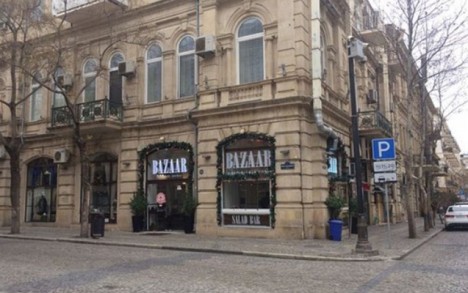 Bakıdakı məşhur kafedən qadağa - Sevgililər yanaşı otura bilməz