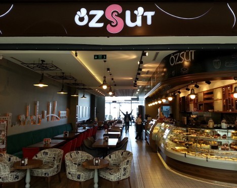 Özsüt restoranı işçi axtarır - VAKANSİYA