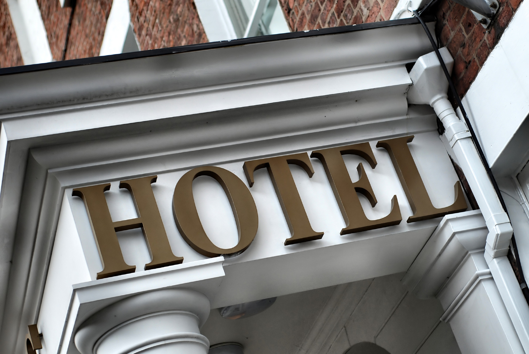 "Hotel ulduzsuz ola bilər, amma..." - NAZİRDƏN AÇIQLAMA