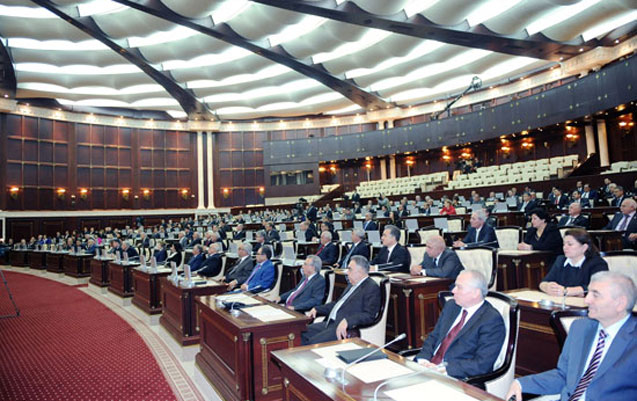 Hostel və otel məsələsi deputatları üz-üzə qoydu