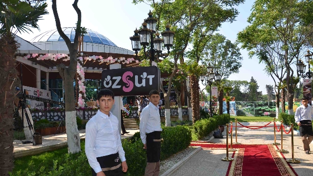 Özsüt Restoranı işçi axtarır - VAKANSİYA