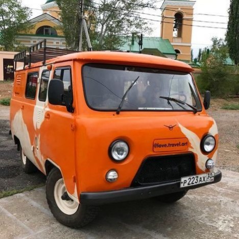 Turistlər təkərli evlə Azərbaycana gəlir