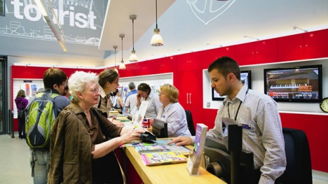 Turizm şirkəti işçi axtarır - MAAŞ 300-500 MANAT