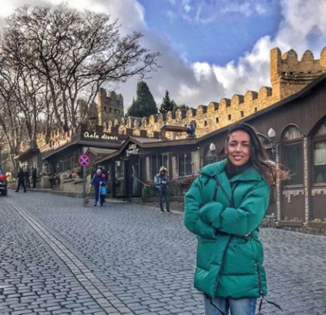 Məşhur müğənni Alsu məzuniyyətini Azərbaycanda keçirir