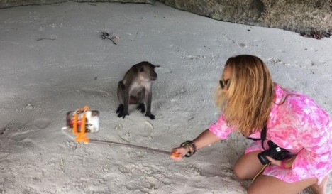 Dünyanı tək başına gəzən akademikin hekayəsi : 4 qitə, 40 ölkə