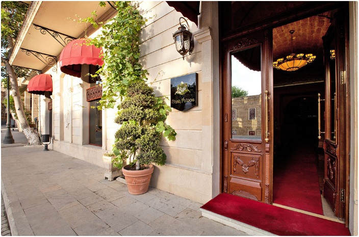 Bakının mərkəzindəki oteldə bıçaqlanma olub - HADİSƏ