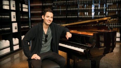 "Dünyanın ən cəld pianoçusu" - Bakıda