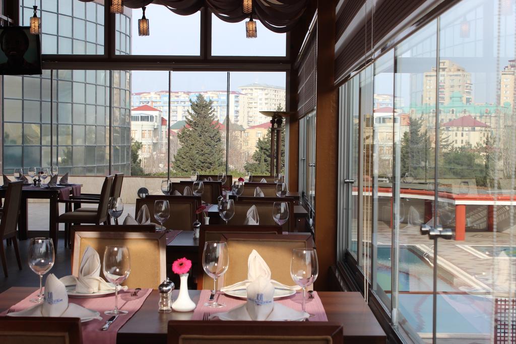 "Grand Hotel Europe" işçi axtarır - VAKANSİYA