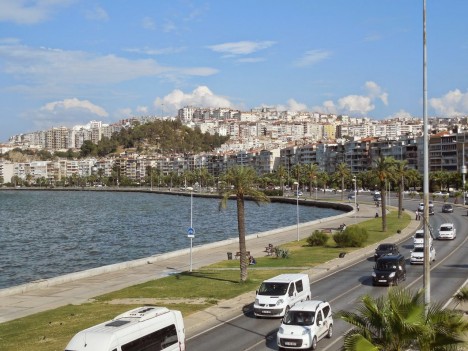 İzmirə gedənlərin sayı sürətlə artır