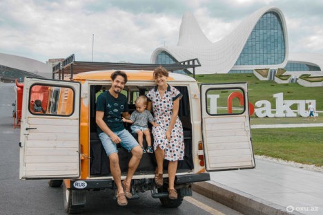 Təkərli evdə səyahət edənlər: Biz xoşbəxtliyin sirrini tapdıq - MÜSAHİBƏ