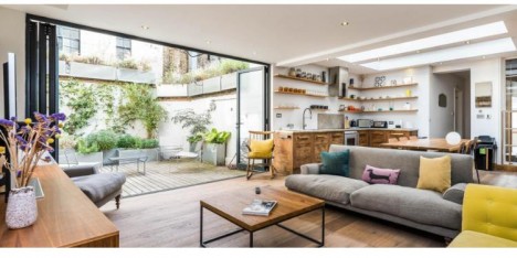 Bu ölkə kirayədə qalan turistlərdən - 1,4 MİLYARD DOLLAR QAZANIB