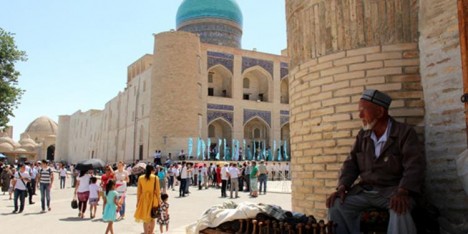 Özbəkistan turistlər üçün - MARAQLI ÜSULA ƏL ATIB