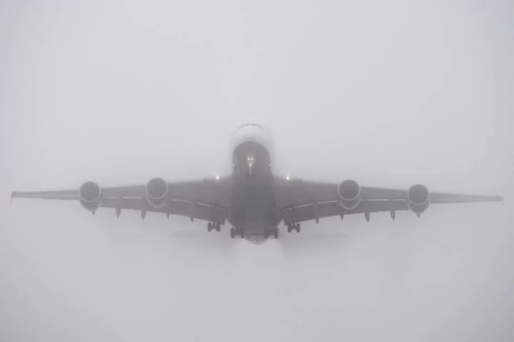 5 mindən çox aviareys təxirə salındı