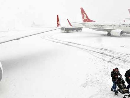 İstanbulda görülməmiş böhran: 6 mindən çox sərnişin otellərə yerləşdirildi 