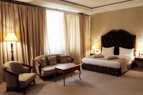 Azərbaycanlılar niyə istənilən oteldə qala bilmir?