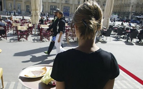 Ofisiant ləng xidmətə görə döyüldü