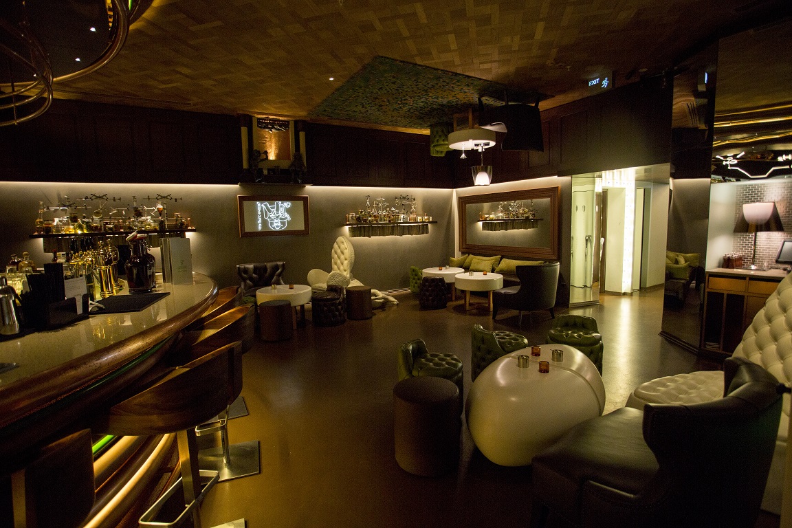 Bakıda qeyri-adi dizayna malik restoran - “Pivnaya Apteka” 