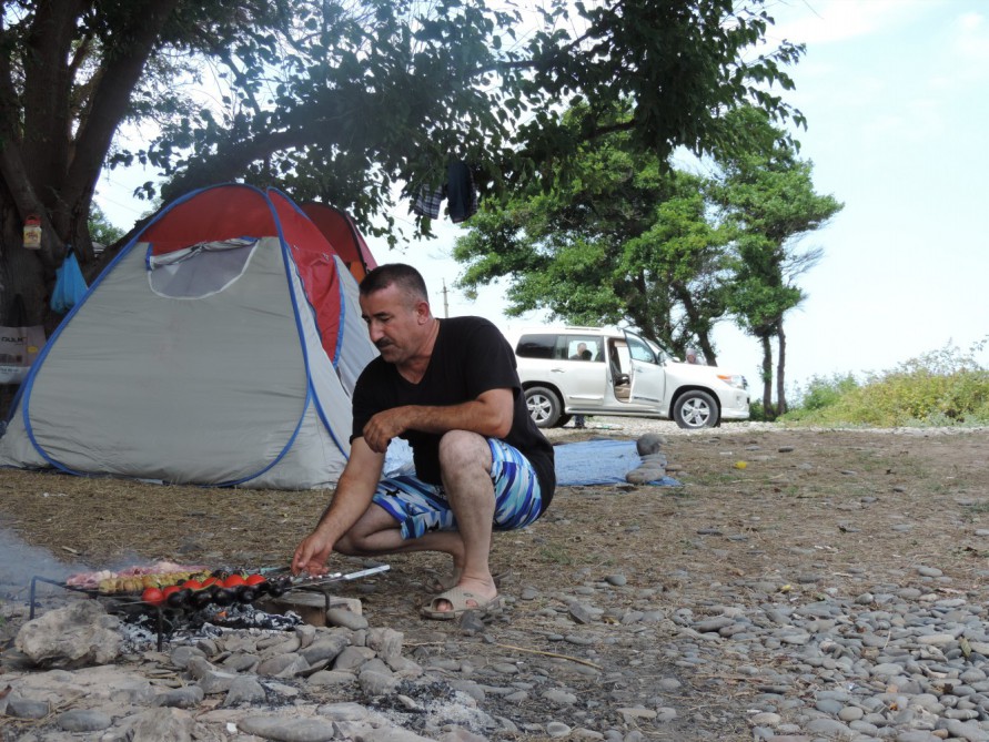 Bu turistlər otel və kirayə evlərə - PUL XƏRCLƏMİR