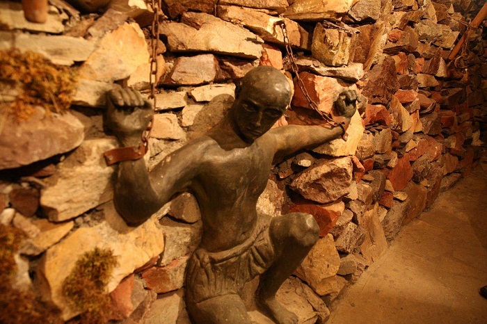 Azərbaycanlı sahibkar yerin altında restoran tikdi – ZİNDANI DA VAR (VİDEO+FOTO)