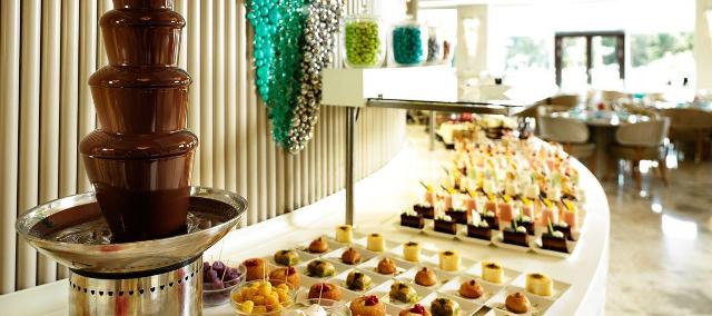 "Jumeirah Beach Hotel Baku"dan dəbdəbəli iftar süfrəsi - 45 manat 