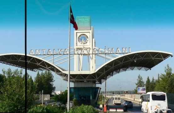 Antaliyaya uçuşlar azalmağa başladı