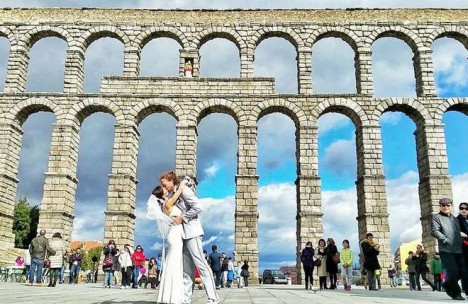 83 günə 38 ölkədə evləndilər