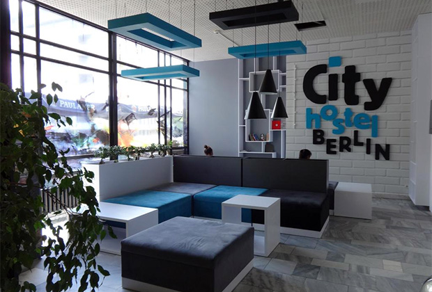 Şimali Koreya səfirliyi hostel oldu