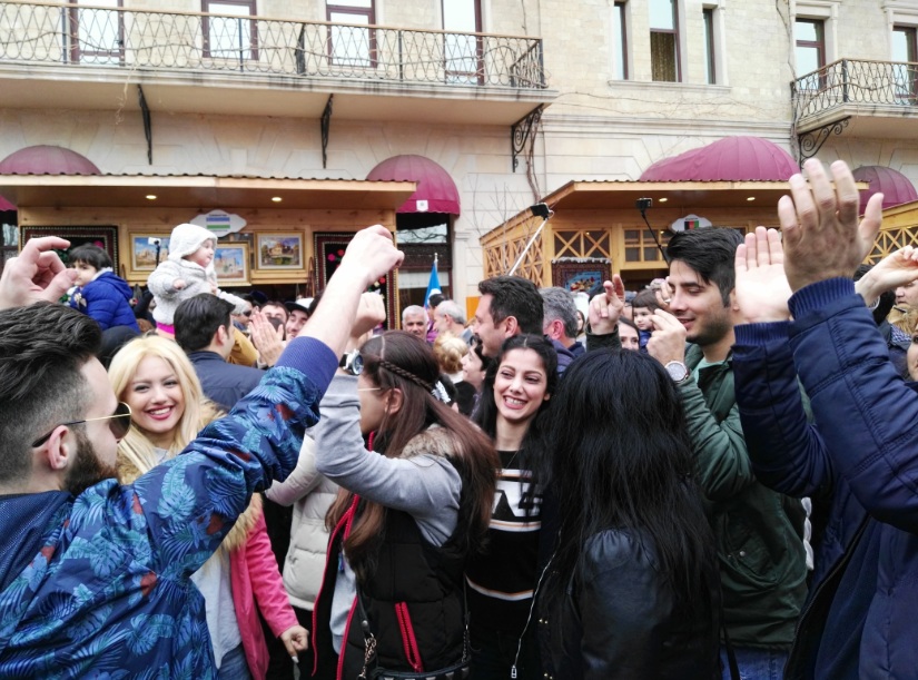 Novruz bayramında Bakıda minlərlə turist - FOTOLAR