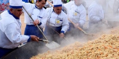 Festivala gələnlər şoka düşdü: 8 ton agırlığında plov!