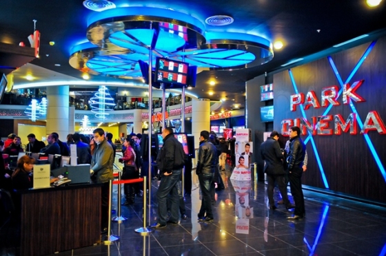 Tamaşaçılara “Avropa film festivalı”nda oturmağa yer çatmadı