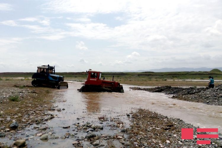 İsmayıllı-Qəbələ yolunda hərəkət dayanıb - SEL BASIB