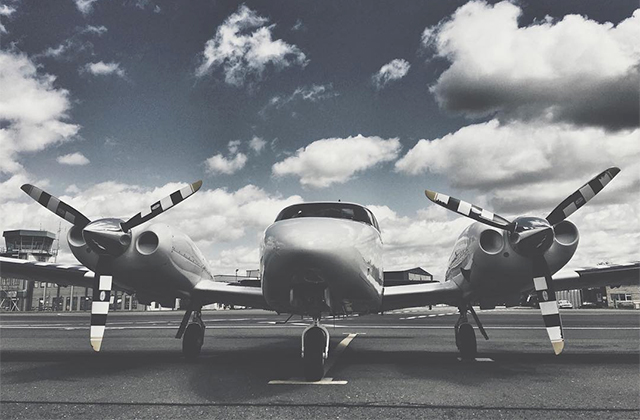 Dubay şahzadəsi kral ailəsinin ilk qadın pilotu oldu