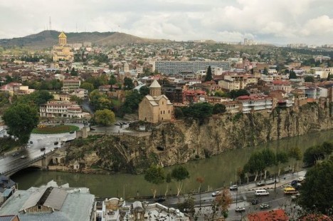 Yaşamaq üçün Gürcüstana köçmək istəyənlərin işi çətinləşir