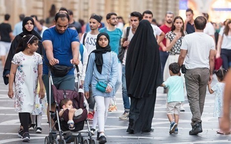 Bakıda turistin 1700 dollarını ogurladılar