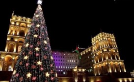 Bakının ən böyük "yolka"sı qurulur - Bulvarda Yeniliklər olacaq