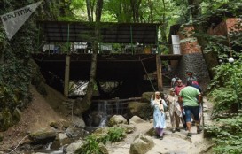 Ərəb turistlər və acınacaqlı "Yeddi gözəl" "əfsanəsi" 