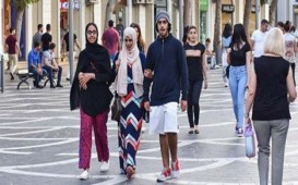 Əcnəbilər bank kartlarında bu qədər əməliyyat aparıb - Bir aya