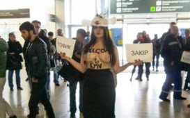 Kiyevdə bakılı sərnişinləri çılpaq qadın qarşıladı - “Buta Airways”ə etiraz