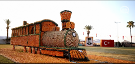 Portağal festivalı Antalyanın gözəlliyinə gözəllik qatıb