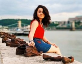 Sendviç yeyib dünyanı gəzən qız – Səyyah