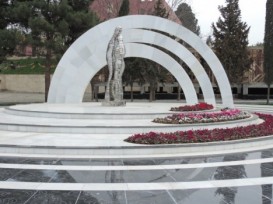 Gəncənin Dik küçəsinə səyahət, yaxud Əlini Ninodan ayıran məkan